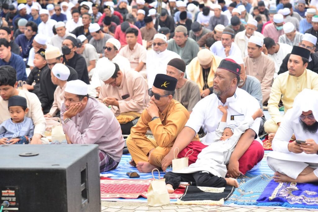 ไทยมุสลิมคึกคัก!! ร่วมละหมาดรายออิดิ้ลอัฎฮา 3 IMG 4568