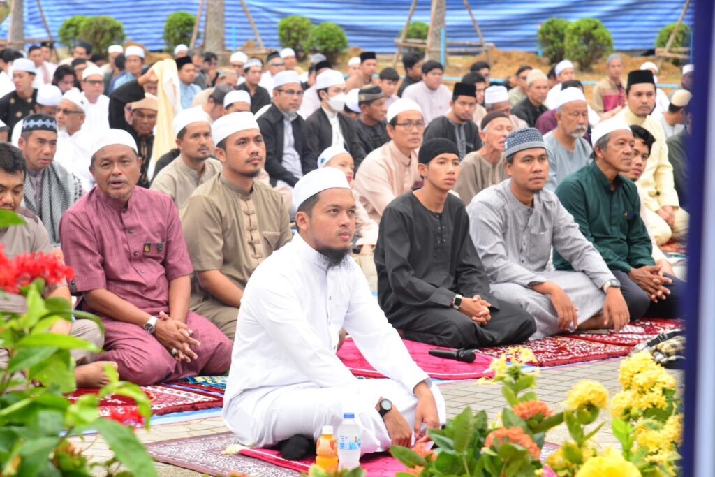 ไทยมุสลิมคึกคัก!! ร่วมละหมาดรายออิดิ้ลอัฎฮา 6 IMG 4572