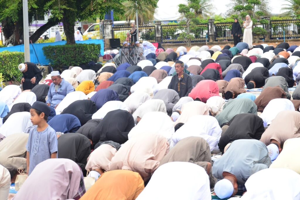 ไทยมุสลิมคึกคัก!! ร่วมละหมาดรายออิดิ้ลอัฎฮา 60 IMG 4575