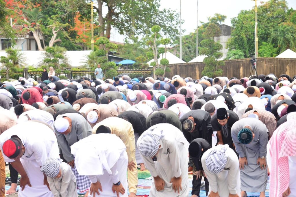 ไทยมุสลิมคึกคัก!! ร่วมละหมาดรายออิดิ้ลอัฎฮา 59 IMG 4576