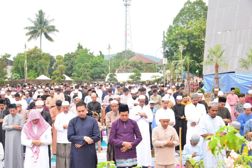 ไทยมุสลิมคึกคัก!! ร่วมละหมาดรายออิดิ้ลอัฎฮา 58 IMG 4577