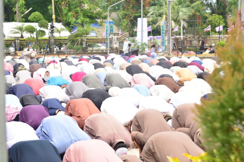 ไทยมุสลิมคึกคัก!! ร่วมละหมาดรายออิดิ้ลอัฎฮา 57 IMG 4578