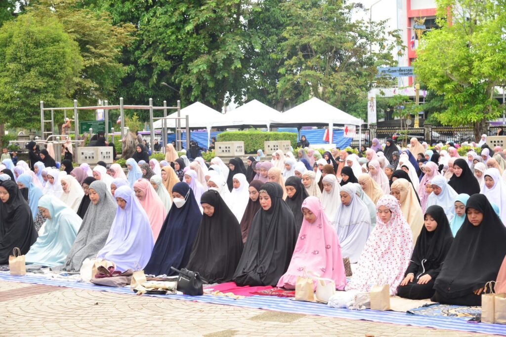 ไทยมุสลิมคึกคัก!! ร่วมละหมาดรายออิดิ้ลอัฎฮา 8 IMG 4580