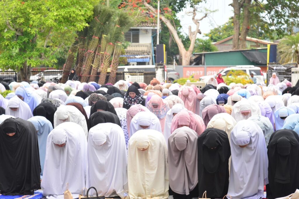 ไทยมุสลิมคึกคัก!! ร่วมละหมาดรายออิดิ้ลอัฎฮา 54 IMG 4581 1