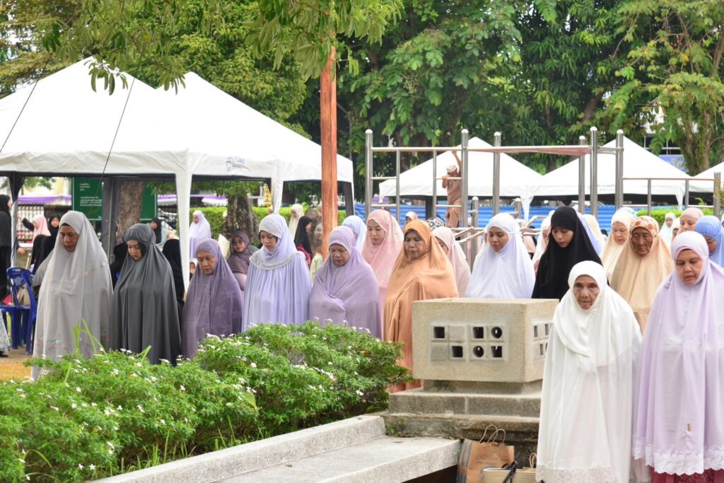 ไทยมุสลิมคึกคัก!! ร่วมละหมาดรายออิดิ้ลอัฎฮา 53 IMG 4582 1