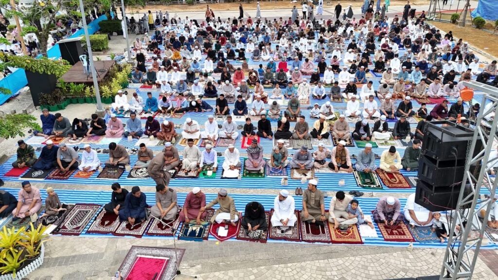 ไทยมุสลิมคึกคัก!! ร่วมละหมาดรายออิดิ้ลอัฎฮา 48 IMG 4587