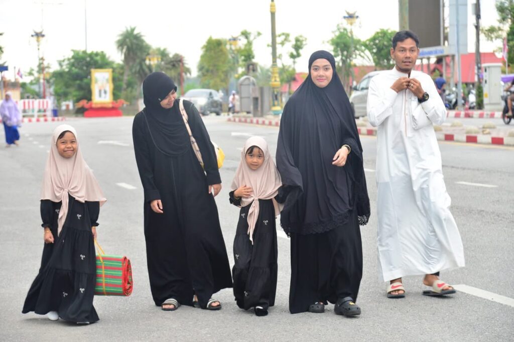 ไทยมุสลิมคึกคัก!! ร่วมละหมาดรายออิดิ้ลอัฎฮา 43 IMG 4592