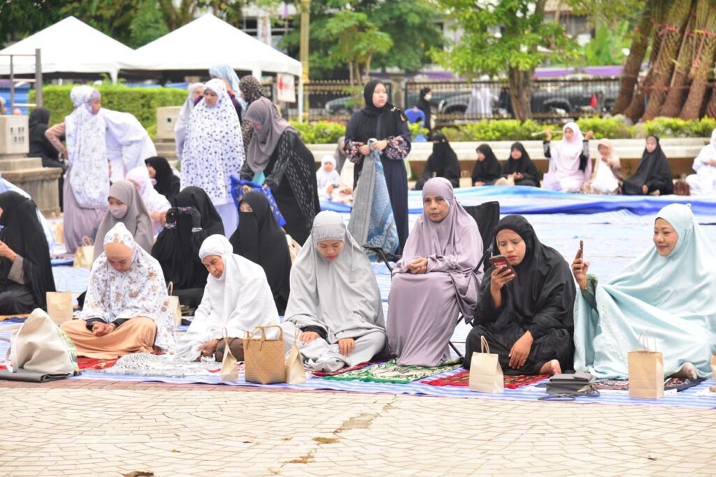 ไทยมุสลิมคึกคัก!! ร่วมละหมาดรายออิดิ้ลอัฎฮา 41 IMG 4594