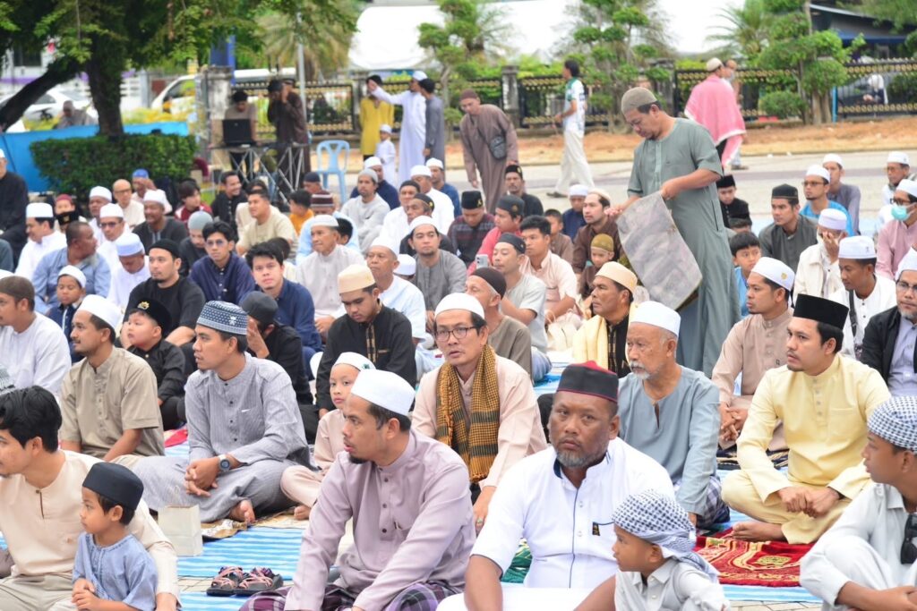 ไทยมุสลิมคึกคัก!! ร่วมละหมาดรายออิดิ้ลอัฎฮา 38 IMG 4597