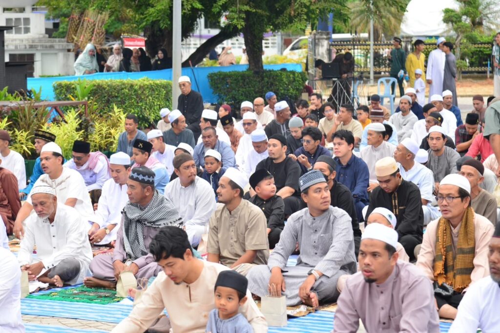 ไทยมุสลิมคึกคัก!! ร่วมละหมาดรายออิดิ้ลอัฎฮา 37 IMG 4598