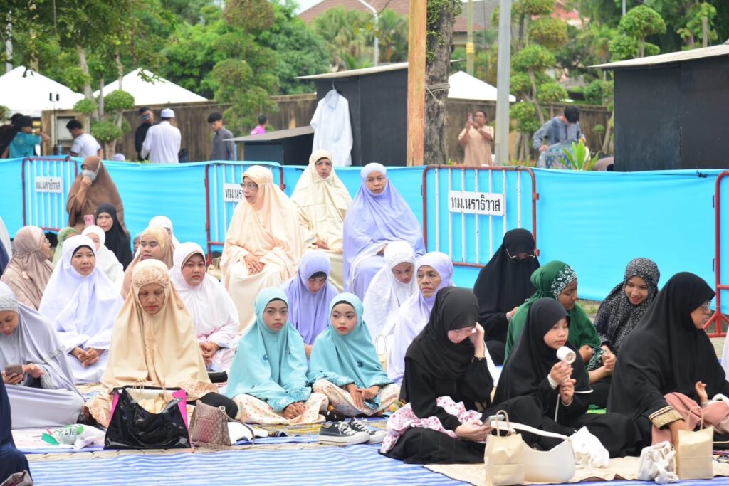 ไทยมุสลิมคึกคัก!! ร่วมละหมาดรายออิดิ้ลอัฎฮา 33 IMG 4602