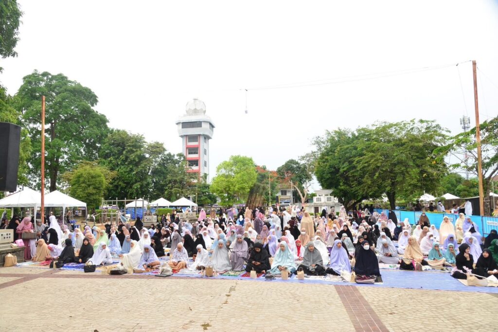 ไทยมุสลิมคึกคัก!! ร่วมละหมาดรายออิดิ้ลอัฎฮา 30 IMG 4605