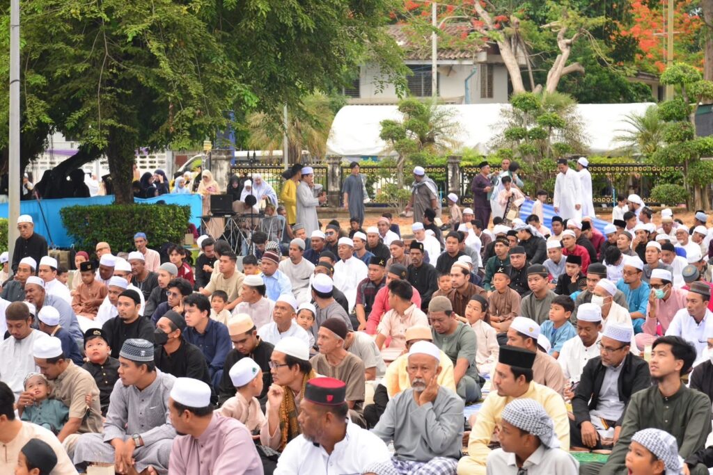 ไทยมุสลิมคึกคัก!! ร่วมละหมาดรายออิดิ้ลอัฎฮา 26 IMG 4609