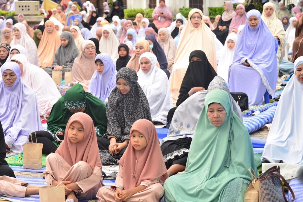 ไทยมุสลิมคึกคัก!! ร่วมละหมาดรายออิดิ้ลอัฎฮา 18 IMG 4615