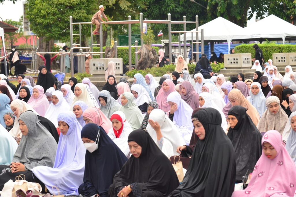 ไทยมุสลิมคึกคัก!! ร่วมละหมาดรายออิดิ้ลอัฎฮา 19 IMG 4618