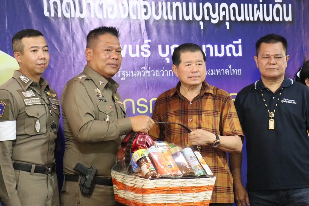 การเมือง“ดอกไม้วันเกิด” “สรรเพชญ”บอกอนาคตไม่แน่นอน 6 IMG 2026