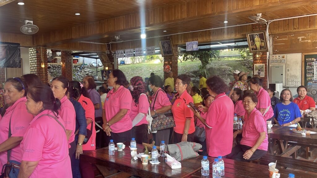 การเมือง“ดอกไม้วันเกิด” “สรรเพชญ”บอกอนาคตไม่แน่นอน 7 IMG 2031