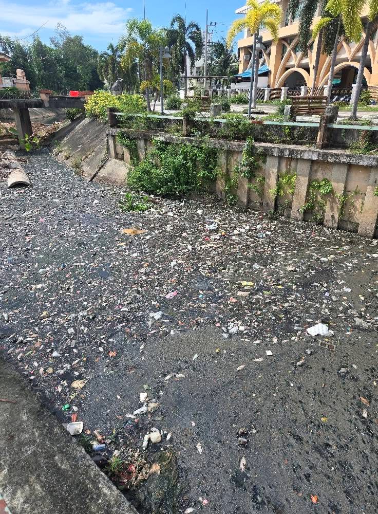 ร้องแก้ปัญหาน้ำเสีย หลังตลาดโก้งโค้งหาดใหญ่ 3 IMG 4798