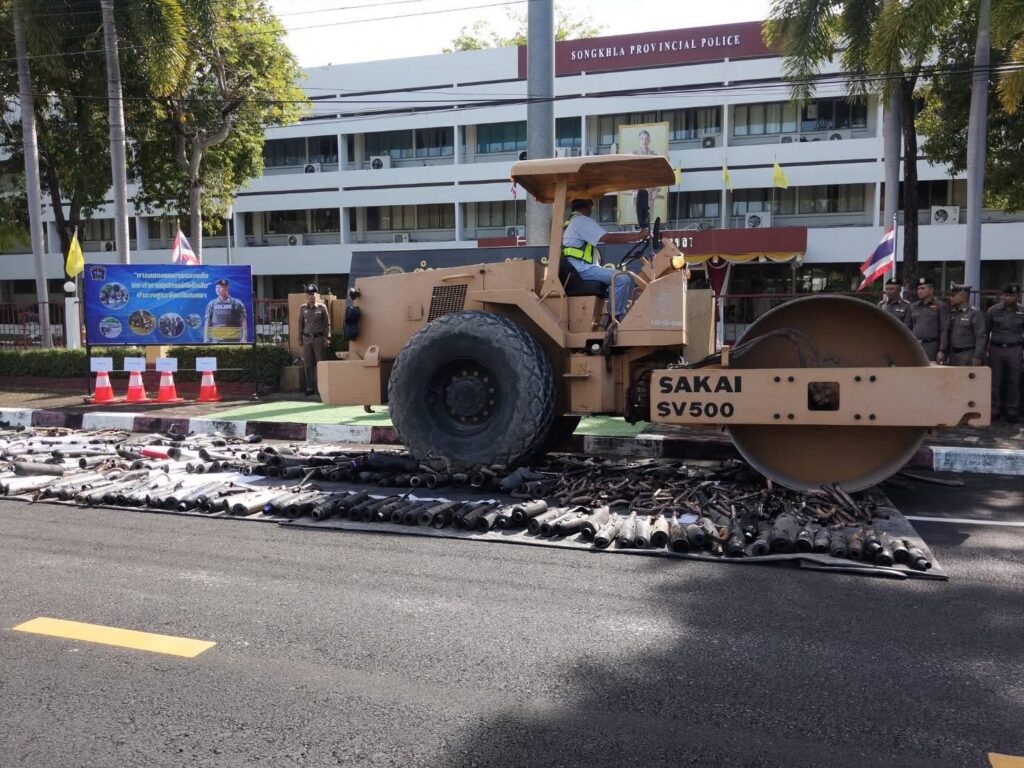 สงขลาลุยปราบรถซิ่ง!ทุบทำลายท่อไอเสีย 413 ชิ้น 4 IMG 5340