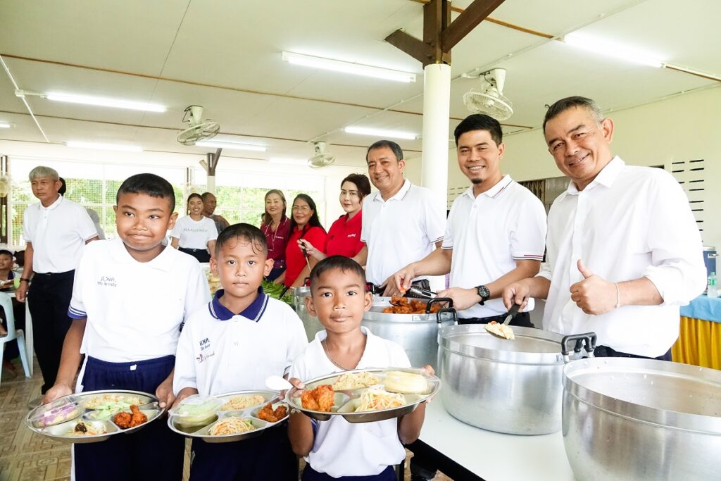3 หาดทิพย์ ส่งมอบโรงอาหารปรับปรุงใหม่แก่โ 0