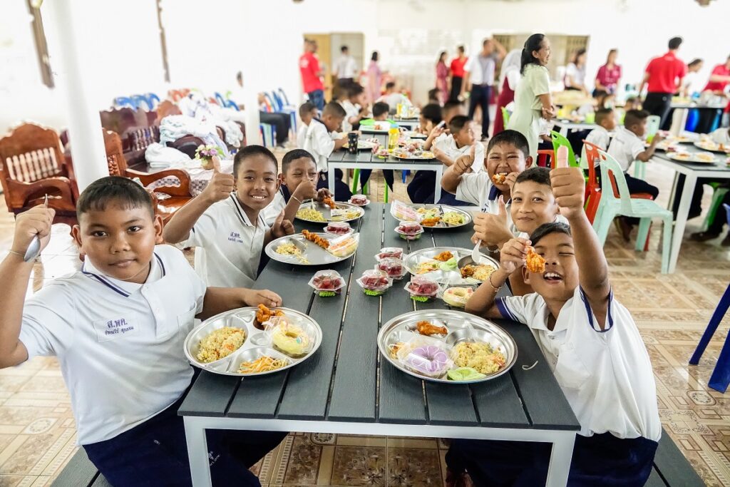 4 หาดทิพย์ ส่งมอบโรงอาหารปรับปรุงใหม่แก่โรงเรียนสมเด็จเจ้าพะโคะ