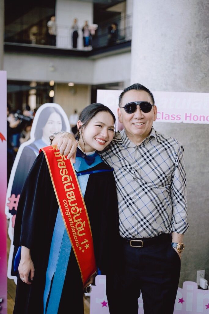 นายกชาย-ครอบครัวขาวทองยินดีกับ“จัสมิณ”เกียรตินิยมอันดับ1 12 557360439 1305175958288456 5644256234232312812 n