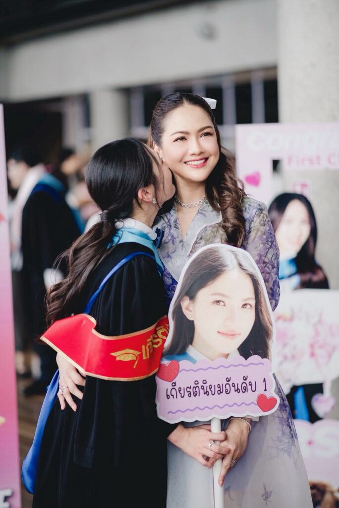 นายกชาย-ครอบครัวขาวทองยินดีกับ“จัสมิณ”เกียรตินิยมอันดับ1 7 558000725 1349302259885535 171107103528414510 n