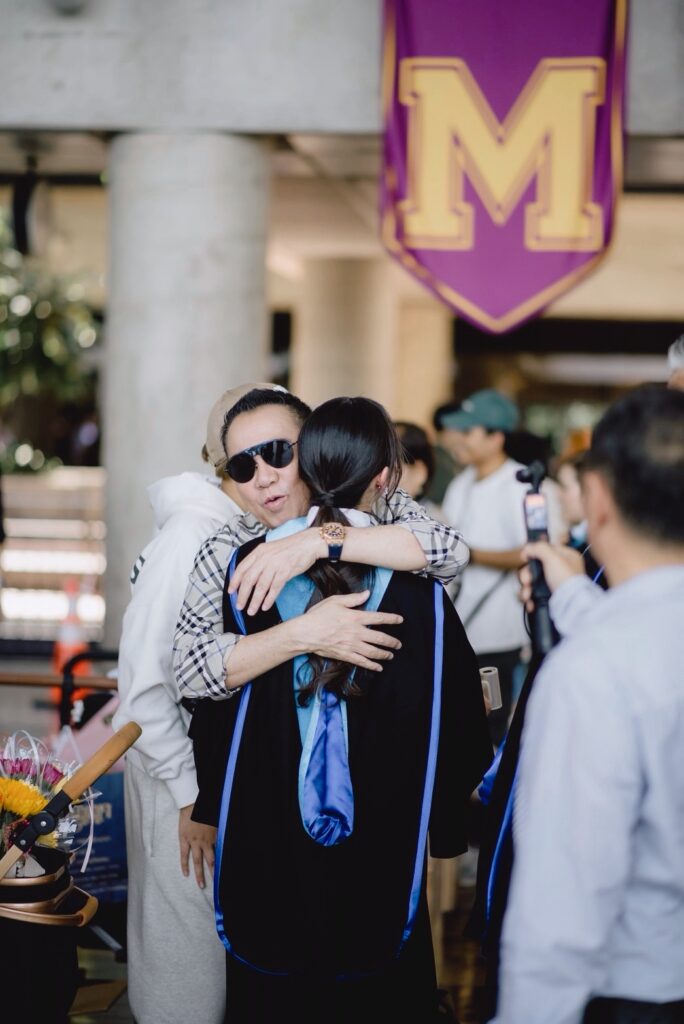 นายกชาย-ครอบครัวขาวทองยินดีกับ“จัสมิณ”เกียรตินิยมอันดับ1 2 558906506 1349302256552202 1665759567955134403 n