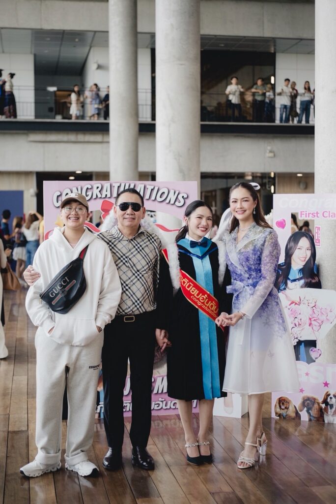 นายกชาย-ครอบครัวขาวทองยินดีกับ“จัสมิณ”เกียรตินิยมอันดับ1 8 560552976 1349302276552200 9075496968305953263 n