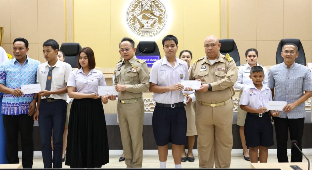 สงขลา มอบ 100 ทุน! หนุนครอบครัว อส. 3 แสนบาท จากรายได้วิ่ง "สมิหลา ฮาล์ฟมาราธอน" 10 IMG 9391