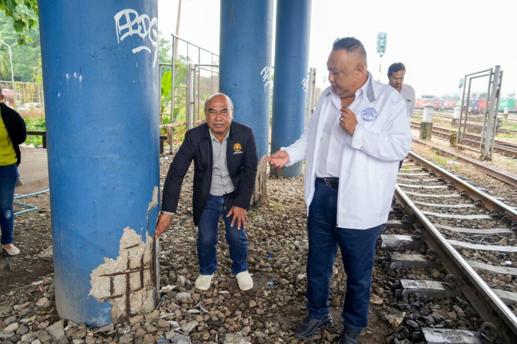 ทน.หาดใหญ่เตรียมงบฯ60-70ล้าน ซ่อมสะพานลอยหน้าสภ.หาดใหญ่ 2 S 111779857 0