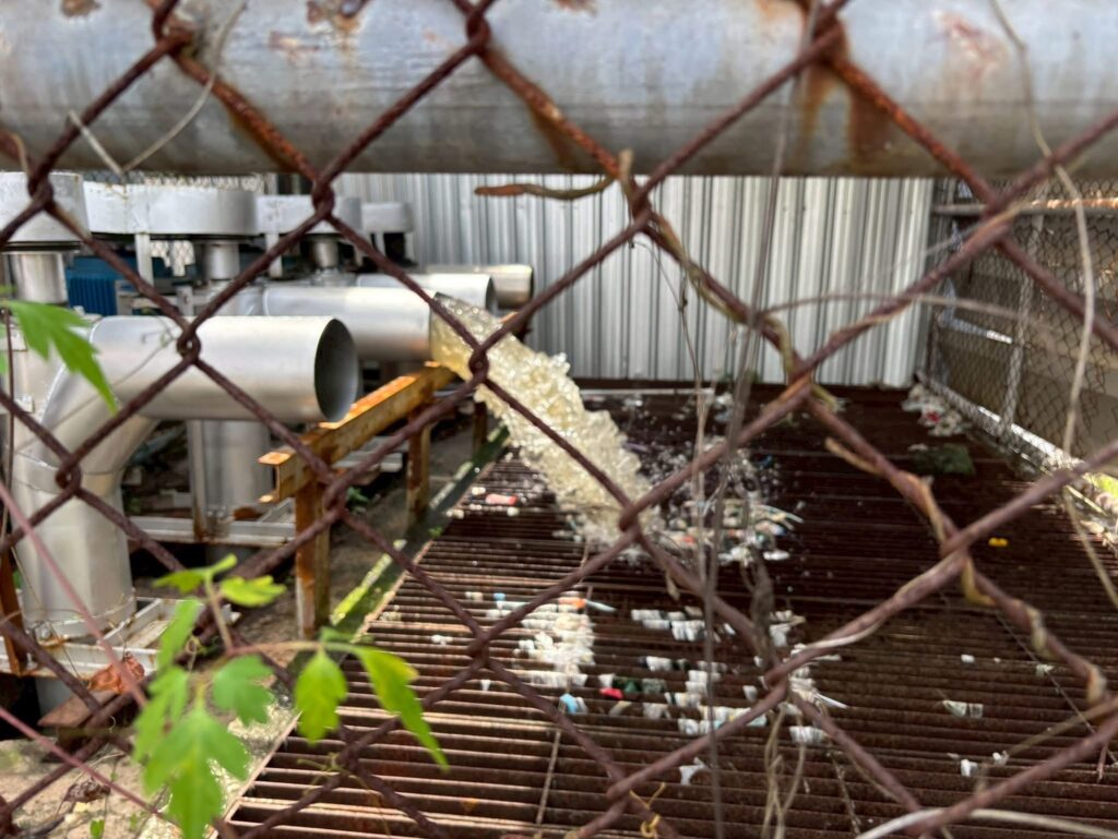 ร้องห้างใหญ่คอหงส์ทิ้งน้ำเสียสคพ.16-เทศบาลสั่งแก้ไข3ข้อ 2 S 112386076 0