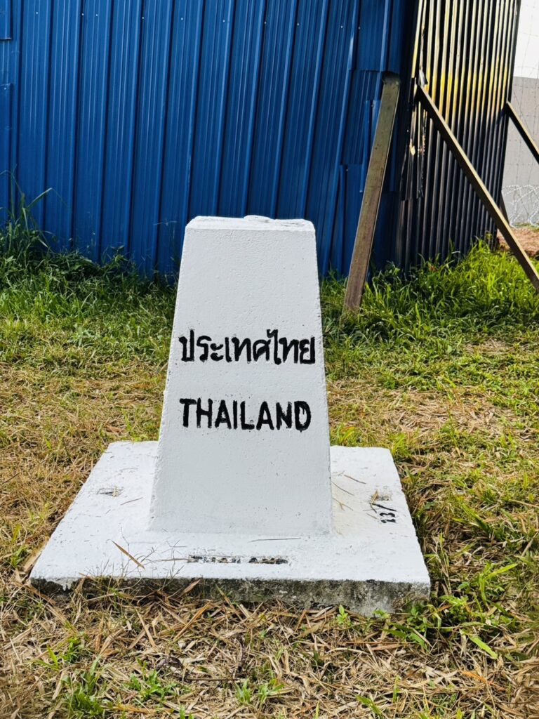 ลุ้นถนนเชื่อม‘ด่านใหม่’เสร็จ18พ.ย.เอกชนห่วงจุดกลับรถขาออกฝั่งไทย 2 S 51519513