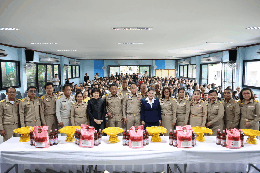 น้ำใจไม่ขาดสาย!ผู้ว่าฯสงขลา มอบถุงยังชีพ ถวายพระราชกุศล 2 image 25