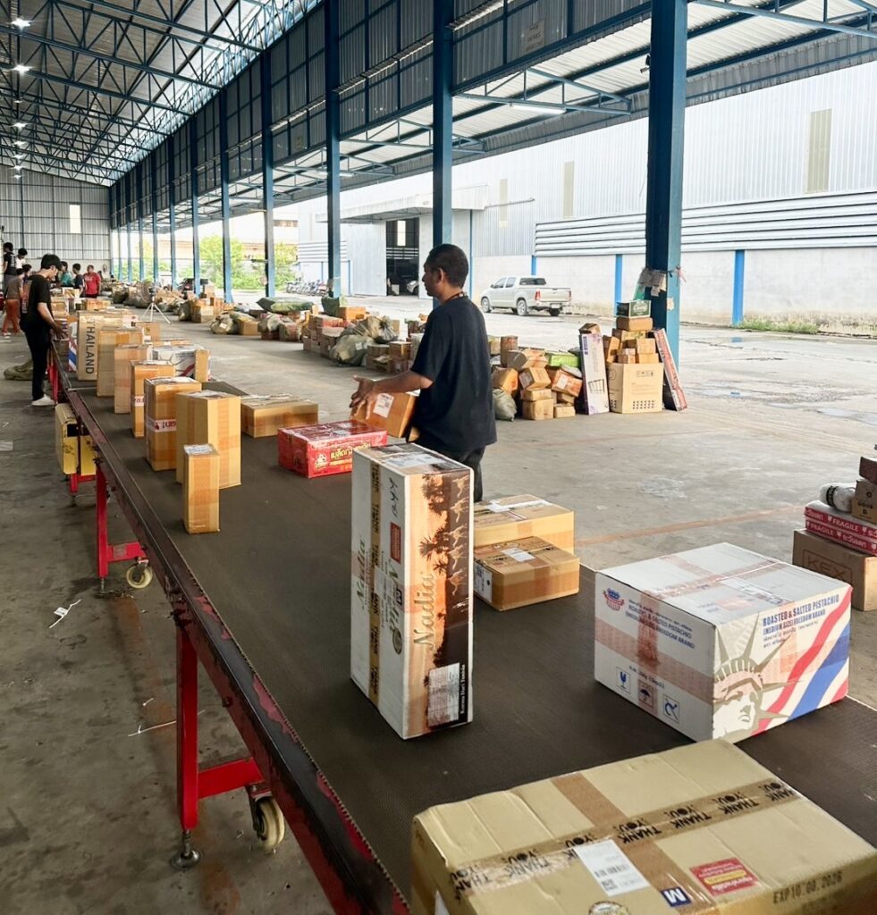 ตรวจค้นพัสดุบริษัทขนส่งเอกชนสงขลา ยึดบุหรี่ตปท.-บุหรี่ไฟฟ้ากว่า 4 ล้านบาท 6 S 42786840 0