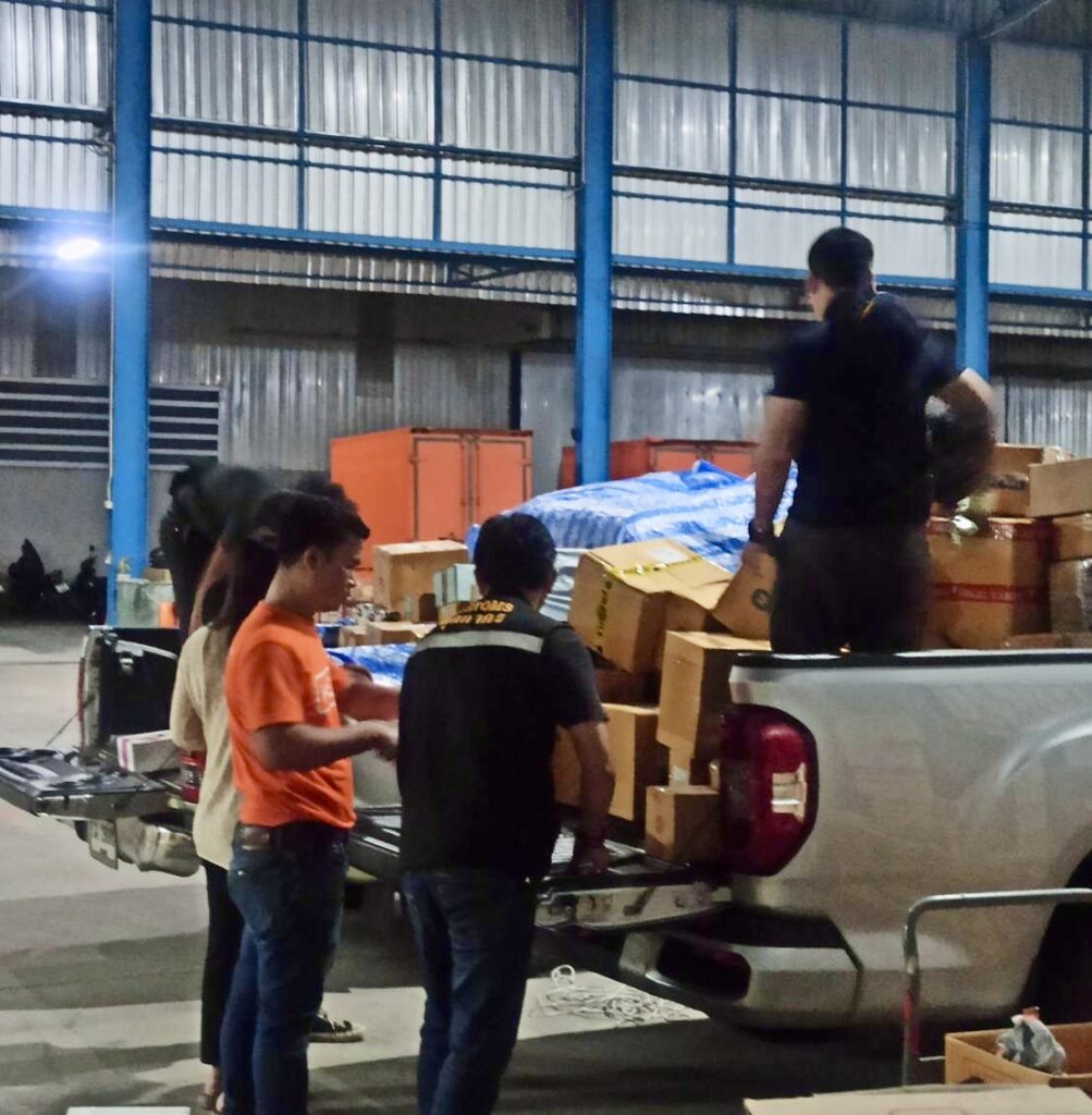 ตรวจค้นพัสดุบริษัทขนส่งเอกชนสงขลา ยึดบุหรี่ตปท.-บุหรี่ไฟฟ้ากว่า 4 ล้านบาท 2 S 42786841 0