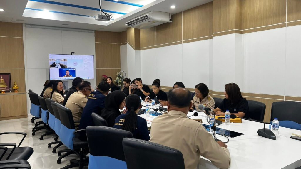 รองผู้ว่าฯสงขลาประชุมซักซ้อม จ่ายเงินช่วยผู้ประสบภัยผ่านพร้อมเพย์ 3 IMG 4878