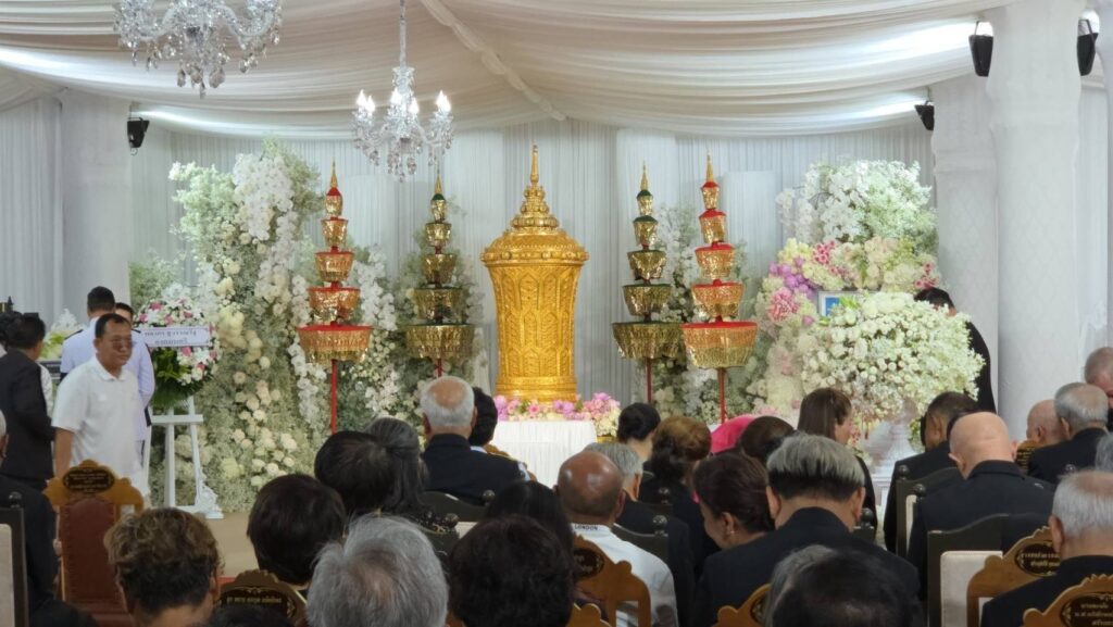 ในหลวงพระราชทาน "โกศโถ ฉัตรเบญจา" ครอบครัวบุญญามณี 5 IMG 2664