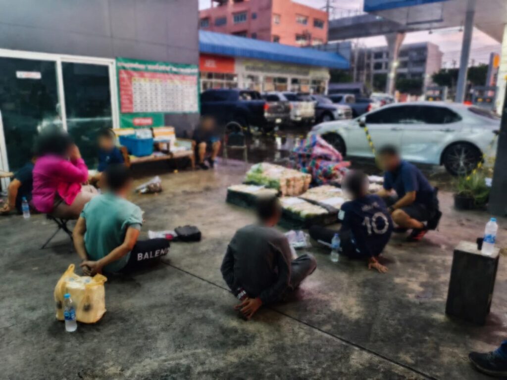 “ไอซ์”ซุกรถตู้ 300 กก.เตรียมล่องใต้ ค้น5จุดจ.นราธิวาสยึดทรัพย์ 46 ล้าน 3 IMG 4010
