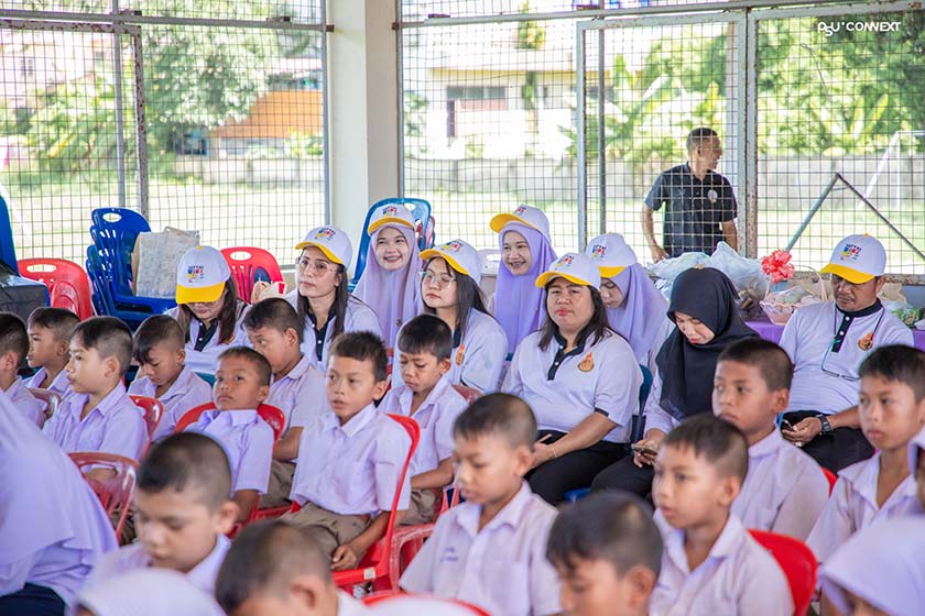 ม.อ.มอบครุภัณฑ์และเครื่องแบบนักเรียนฟื้นฟู 12 โรงเรียนประสบอุทกภัยสงขลา 9 image 13