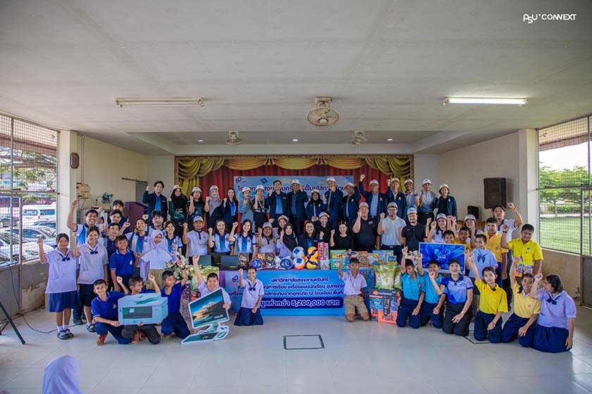 ม.อ.มอบครุภัณฑ์และเครื่องแบบนักเรียนฟื้นฟู 12 โรงเรียนประสบอุทกภัยสงขลา 2 image 4