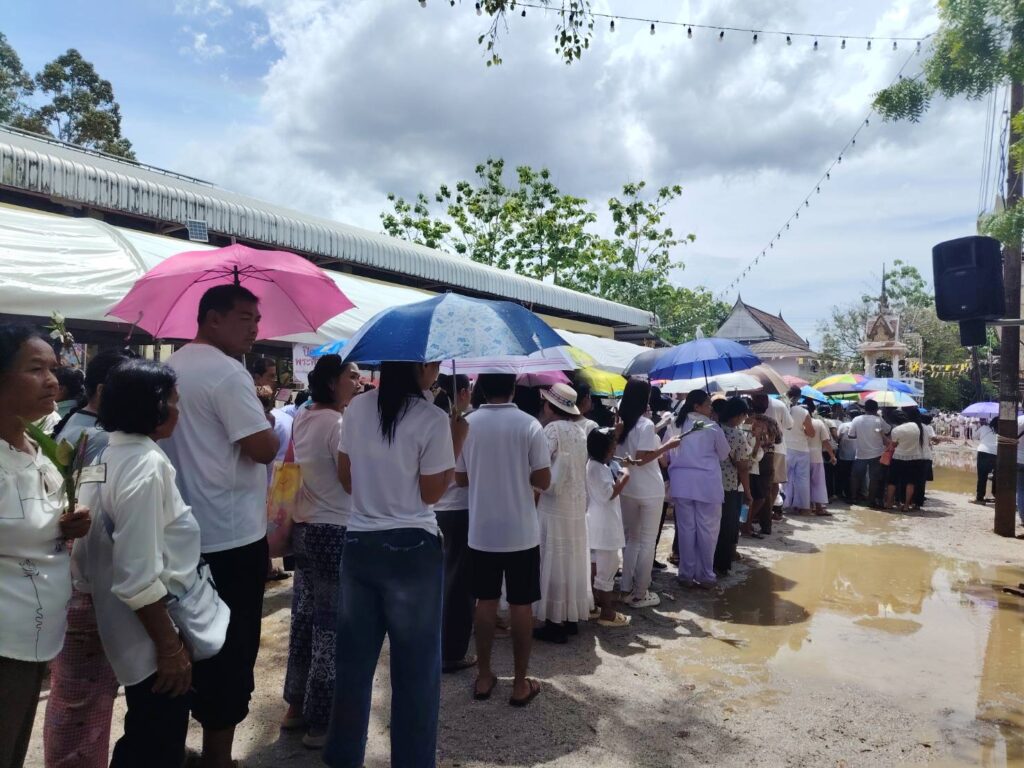 "พิธีลอดซุ้มประตูป่า" หนึ่งเดียวในสยามศรัทธานับหมื่นร่วมวันวิสาขบูชา 13 IMG 4233