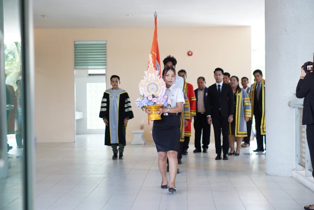 พิธีมอบประกาศนียบัตร ปวส.ปี68วิทยาลัยรัตภูมิชูแนวคิด“เปิดรับ ปรับตัว เป็นเลิศ” 9 746919764 1361577315952221 8762082561219958235 n 0 0