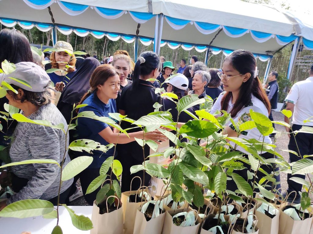 "สุชาติ” ลุยพรุสาคูสงขลา เพิ่มน้ำต้นทุน 5 เท่า ย้ำบริหารจัดการยั่งยืน 2 816152 0
