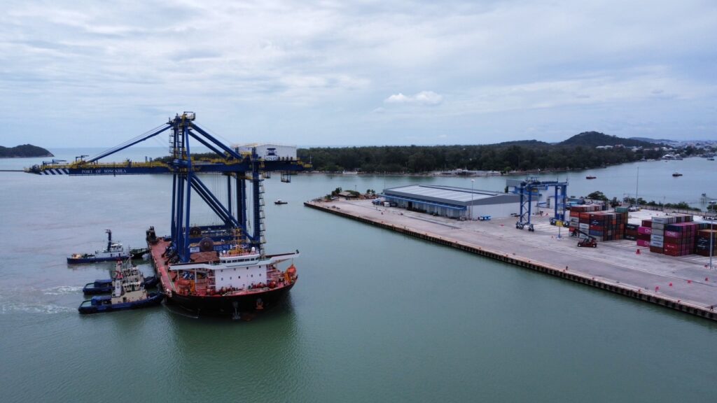 “RCL”จองท่าเรือสงขลาวิ่งตรงจีน-ฮ่องกง ก่อสร้างคืบหน้า95%-เร่งทดสองเครนหน้าท่า 3 IMG 6211 1