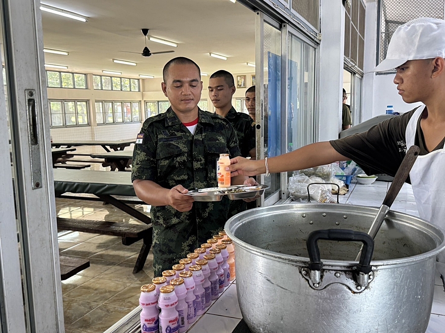 จากอาหารหนึ่งมื้อ สู่กำลังใจที่ส่งถึงกันซีพี–ซีพีเอฟเดินหน้าช่วยผู้ประสบภัย 6 2.1 0 1